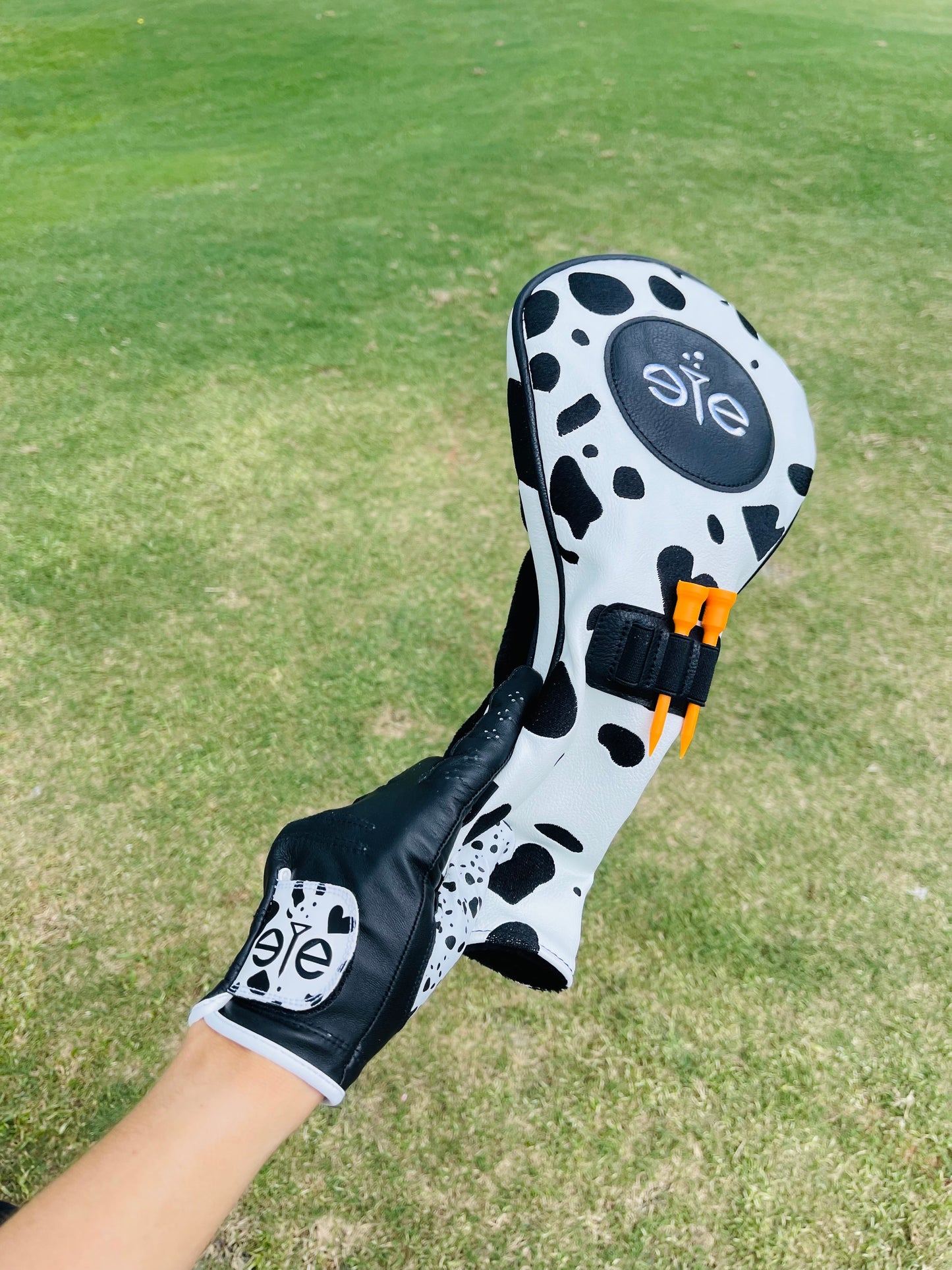 Dalmatian Golf Glove